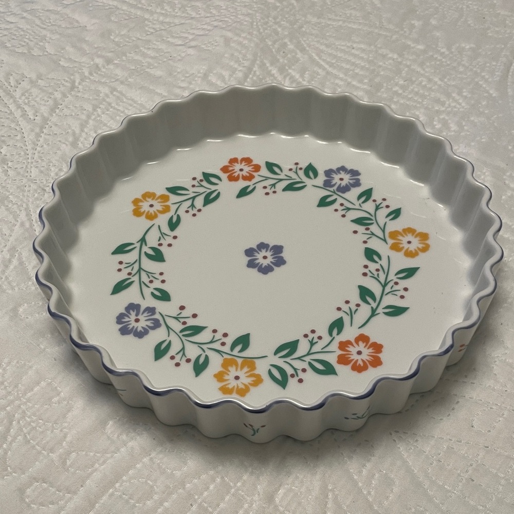 Floral Stoneware Baking Dish Pie Dish Quiche Pan with Ruffle Rim Excellent Shape